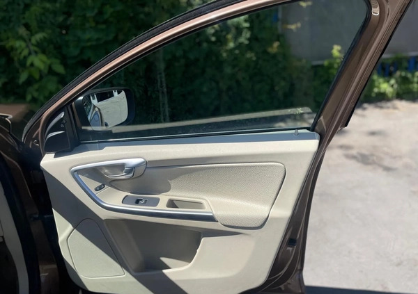 Volvo XC 60 cena 64000 przebieg: 189718, rok produkcji 2011 z Warszawa małe 407